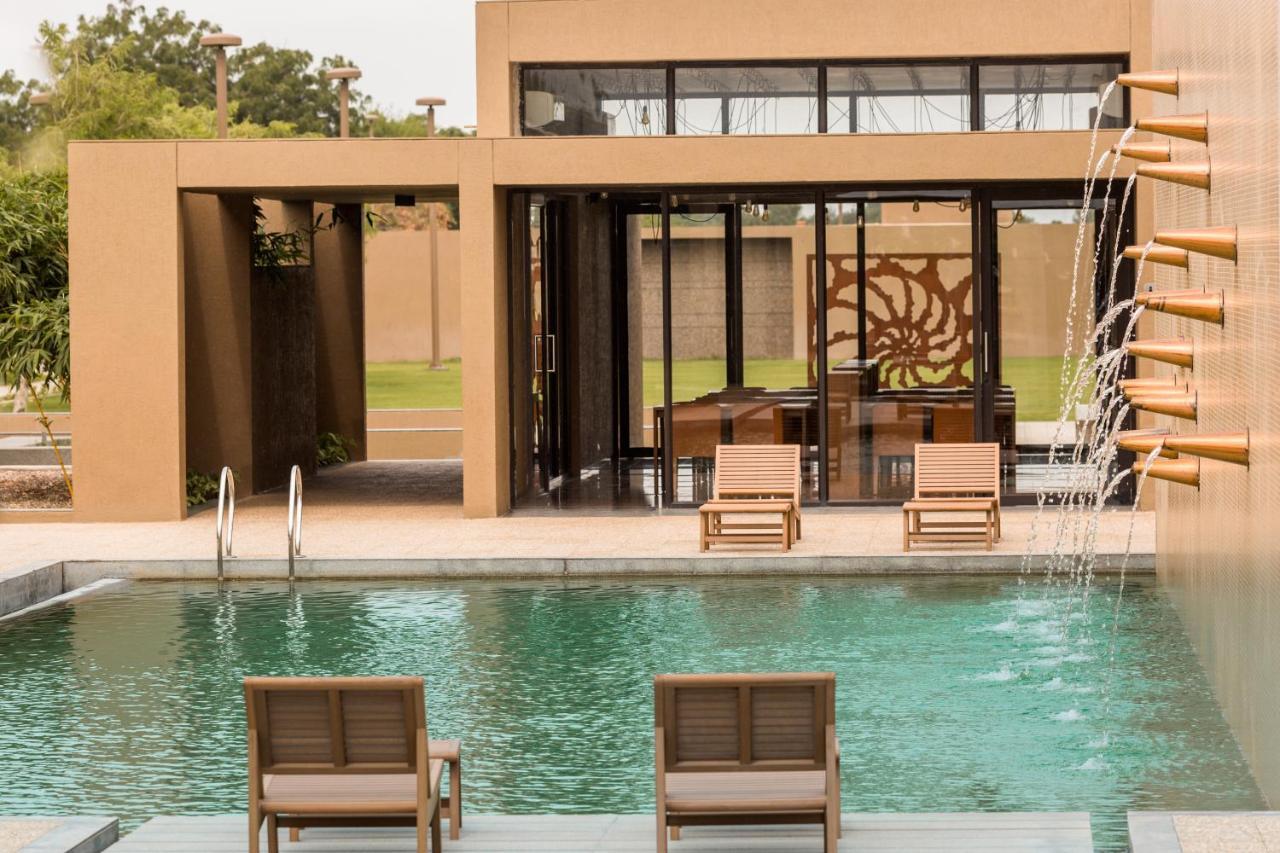 Life At Repose- Lake Villas Resort & Club Chor Warodra Eksteriør bilde