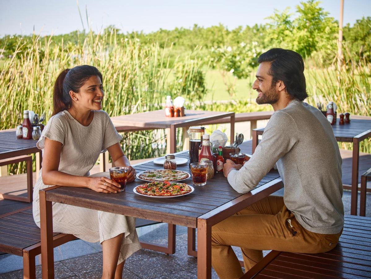 Life At Repose- Lake Villas Resort & Club Chor Warodra Eksteriør bilde