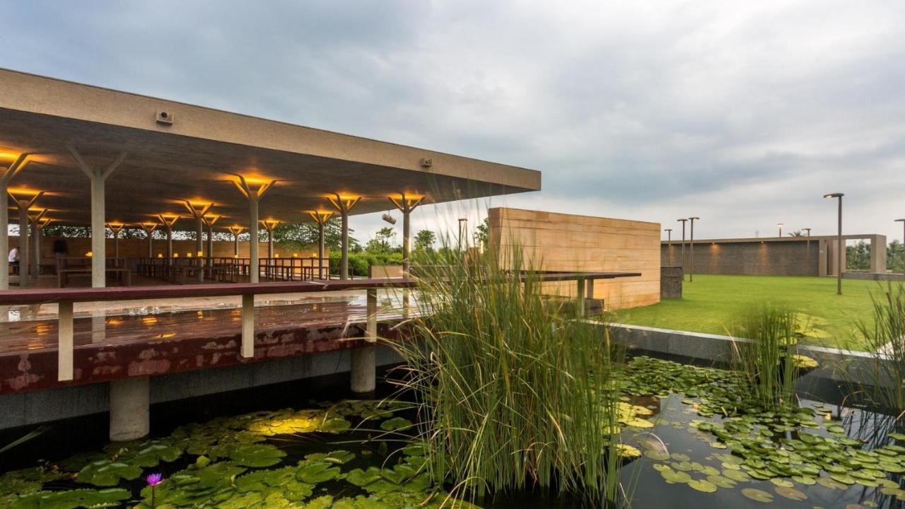 Life At Repose- Lake Villas Resort & Club Chor Warodra Eksteriør bilde