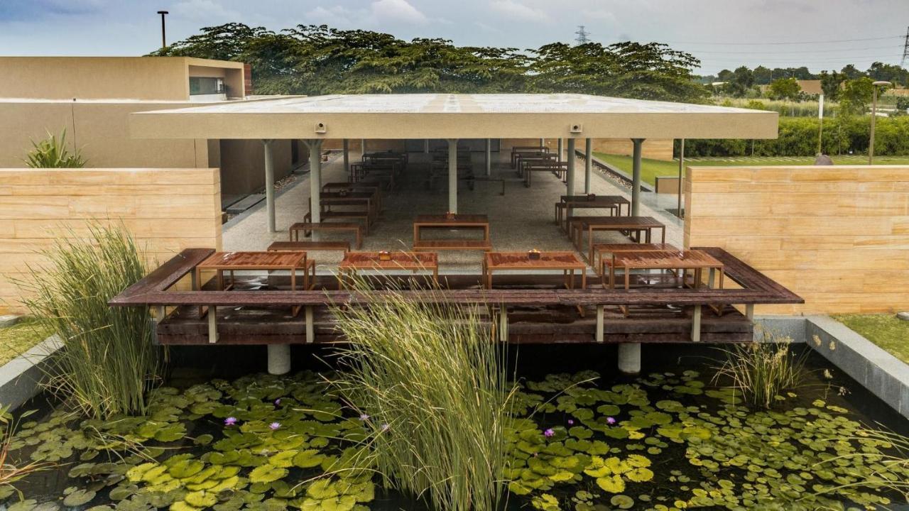 Life At Repose- Lake Villas Resort & Club Chor Warodra Eksteriør bilde